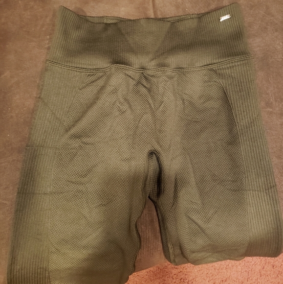 New Victoria's secret Pink "army green" leggings..size small - Picture 3 of 7